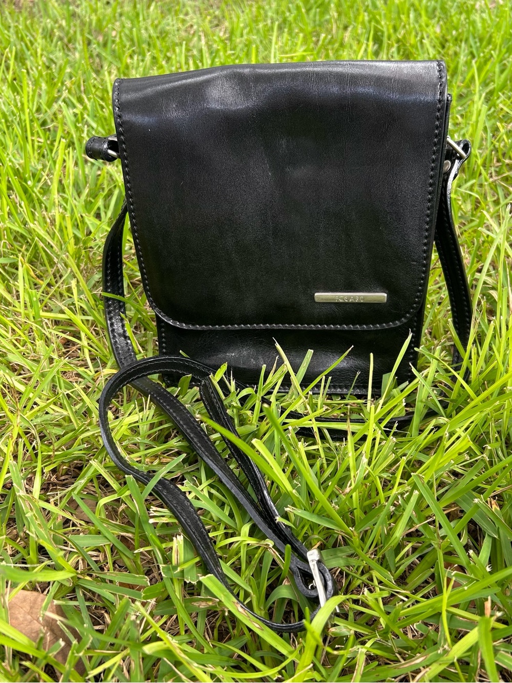 Vintage Pegabo Black Leather Crossbody Bag with Subtle Metal Accent